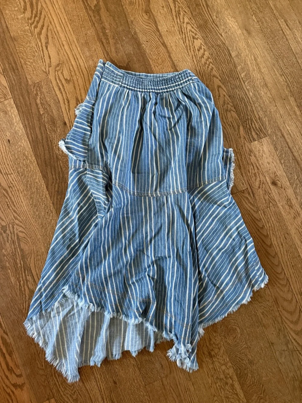 Pilcro Urban Outfitters Striped Asymmetrical Ruffle Skirt in Blue & White Sz 4